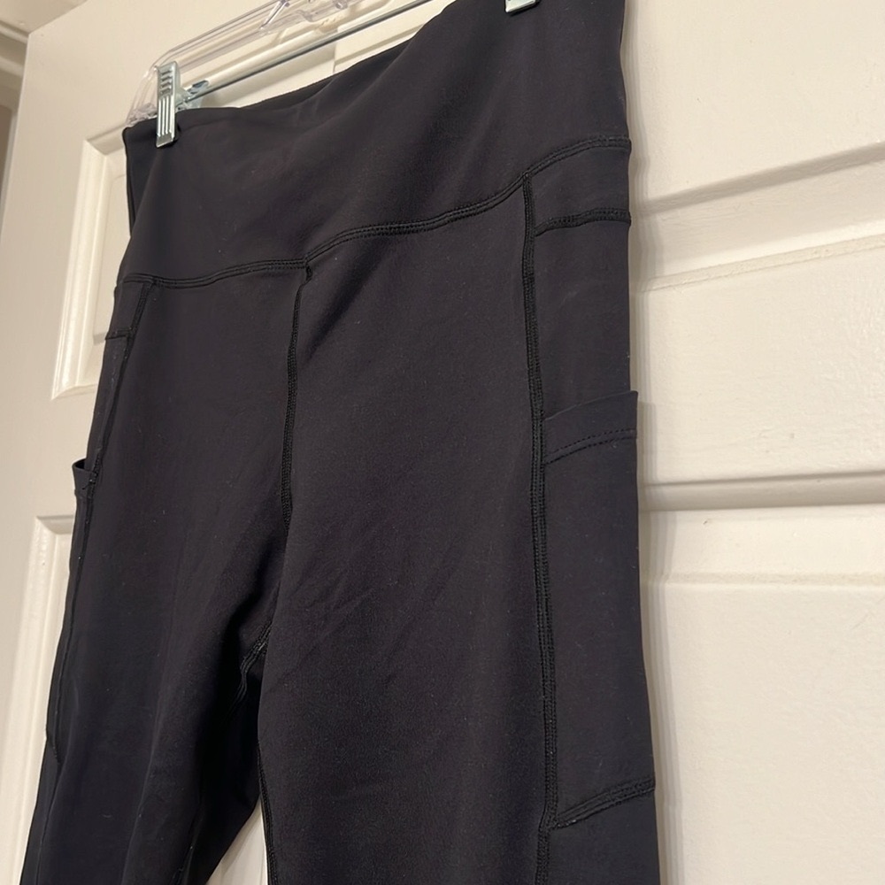 Zyia Active Size 8-10 (Large) Black Active Leggings with 2 side phone pockets